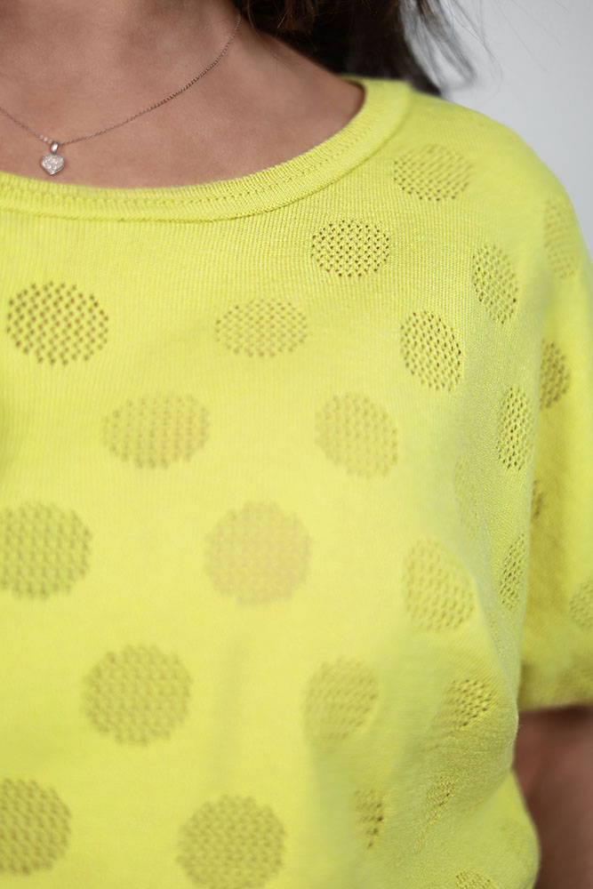 ażurowy sweterek damski w grochy